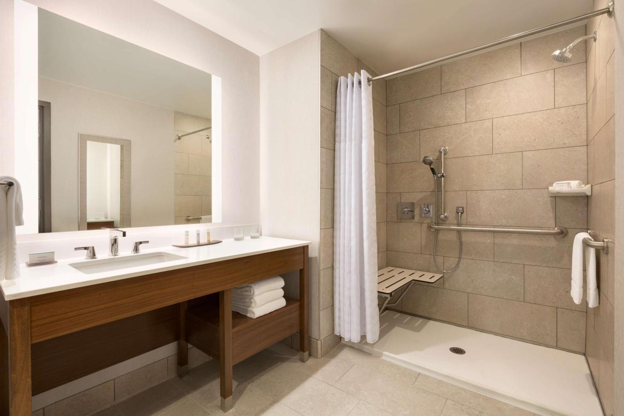 เอมบาสซี สวีท บาย ฮิลตัน เดนตัน คอนเวนชั่นเซ็นเตอร์ Hotel ภายนอก รูปภาพ
